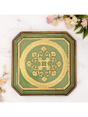 Élégant plateau en bois, décoré de feuilles d'or 24 carats et de fruits de la tradition florentine.