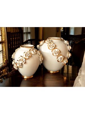 Ensemble de 2 vases en céramique de haute qualité, décorés de roses, de cristaux Swarovski et de détails dorés.