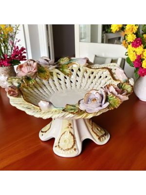 Support, centre de table artistique en céramique, décoré de marguerites et de détails dorés, fait à la main