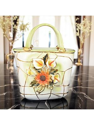 Sac, décoration de table en céramique, orné de fleurs et de détails dorés, fait main.