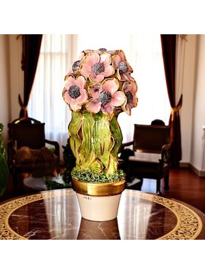 Plante artistique en céramique décorée d'anémones et de détails dorés, réalisée entièrement à la main.
