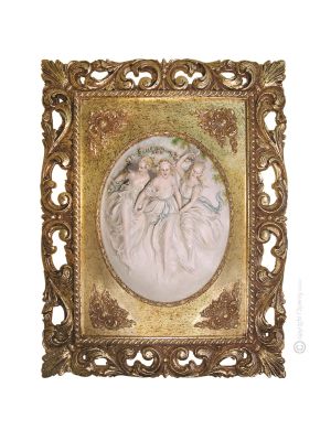 LES TROIS GRÂCES Peinture bas-relief en porcelaine de Capodimonte faite à la main Fabriqué en Italie