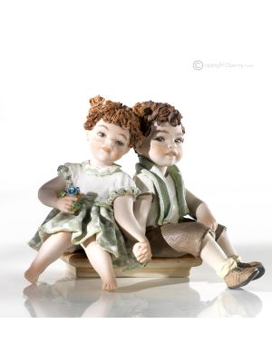 Statuette FRIENDS Capodimonte, beauté unique en porcelaine fine.