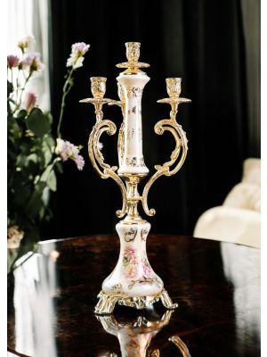 Candélabre 4 flammes en céramique fine, avec d'élégantes décorations florales et dorées, fait main.