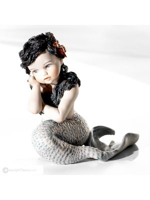 LA PETITE SIRÈNE Capodimonte, statuette de conte de fées, une œuvre d'art romantique en porcelaine.