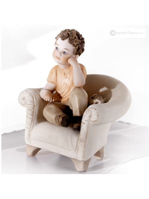 RENATO - Élégante poupée en porcelaine, idéale pour les collectionneurs.