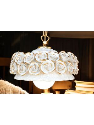 Lampe à suspension, en céramique, décorée de roses, de cristaux Swarovski et d'or, faite à la main.