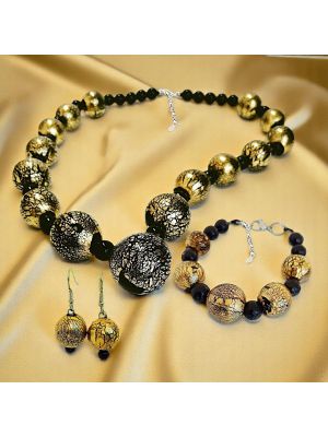 Collier, bracelet et boucles d'oreilles en verre de Murano soufflé à la feuille d'or 24 carats, un ensemble exclusif et raffiné.