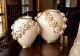 Ensemble de 2 vases en céramique de haute qualité, décorés de roses, de cristaux Swarovski et de détails dorés.