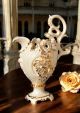 Amphore artistique en céramique, avec roses, cristaux Swarovski et détails dorés, faite à la main.