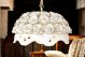 Lampe à suspension, en céramique, décorée de roses, de cristaux Swarovski et d'or.