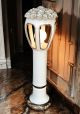 Lampadaire, lanterne en céramique, décoré de roses, cristaux Swarovski et platine.
