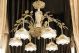 Lampe à suspension, en céramique à 6 flammes, décorée de roses, de cristaux et d'or, faite à la main.