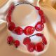 Bijoux en verre de Murano faits à la main : collier, bracelet et boucles d'oreilles dans un ensemble exclusif.