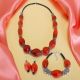 Parure raffinée avec d'authentiques perles de verre soufflé de Murano : collier, bracelet et boucles d'oreilles.
